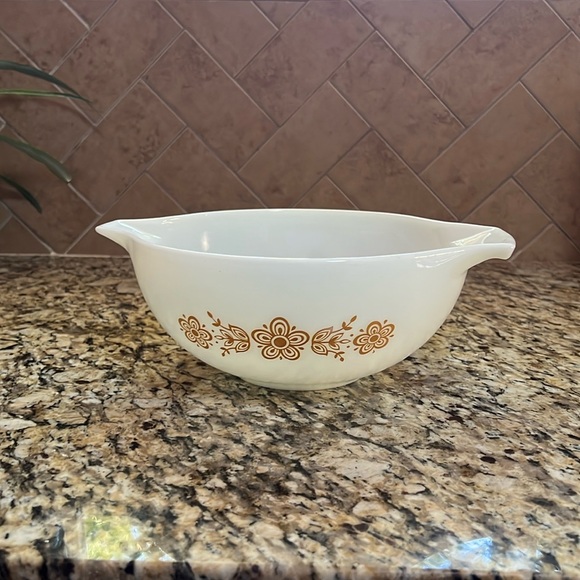 Pyrex Butterfly Gold Cinderella 2-1/2 Qt Mixing Bowl #443 - Picture 1 of 5